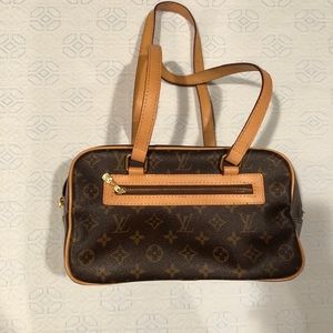 Louis Vuitton REAL purse. Barely used!
